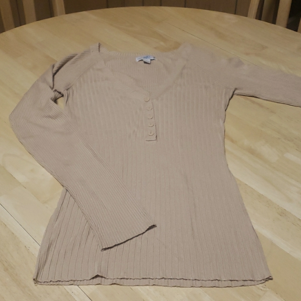 Pretty v neck top